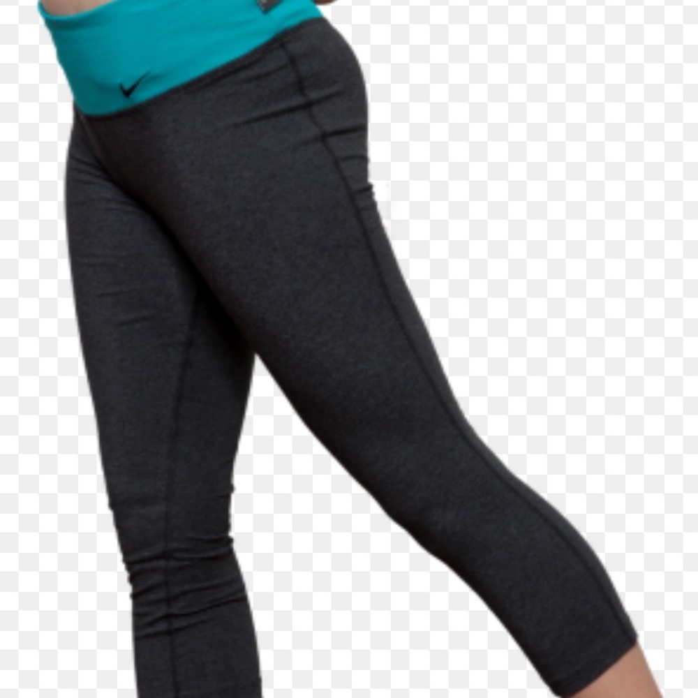 Nike Legend Capri